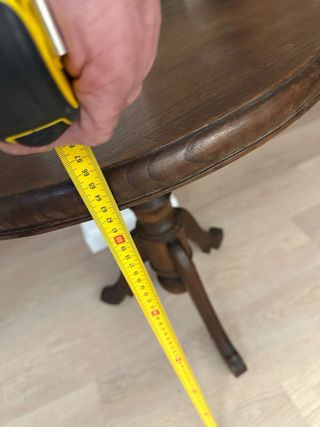 Mesa auxiliar redonda roble patas torneadas