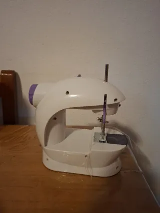 Máquina de coser portátil ( Amazon)