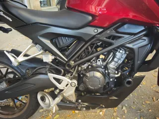 Honda CB125R 2021 Roja y Negra