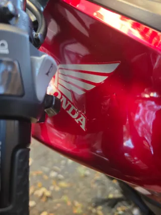 Honda CB125R 2021 Roja y Negra