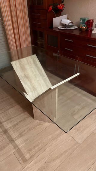 Mesa de comedor mármol travertino y cristal
