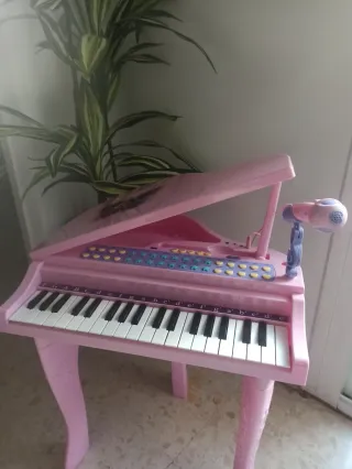 Piano rosa para niña con micrófono