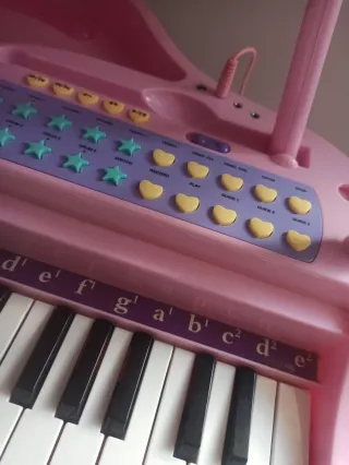 Piano rosa para niña con micrófono