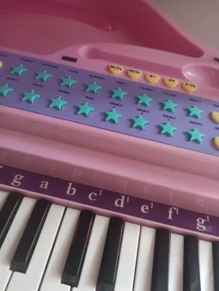 Piano rosa para niña con micrófono