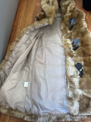 Chaleco de pelo con capucha