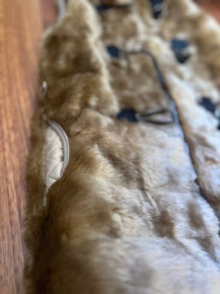 Chaleco de pelo con capucha