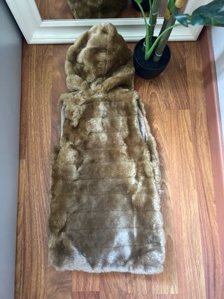 Chaleco de pelo con capucha