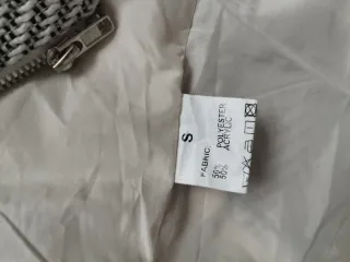 Americana gris y blanca