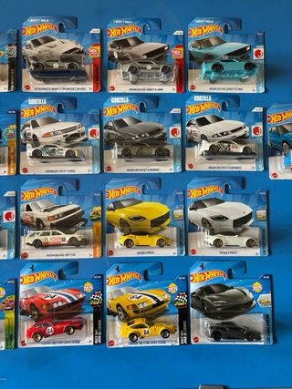 Lote Hot Wheels Nissan y Ferrari