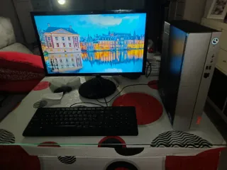 Ordenador Sobremesa, Teclado, Raton,Monitor yCarga