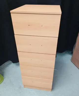 Cómoda de 5 cajones de madera