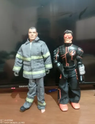 2 Figuras de Acción (1 zapato)