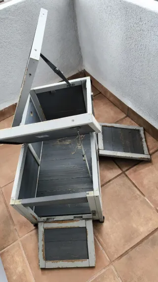 Casita exterior para conejo de madera