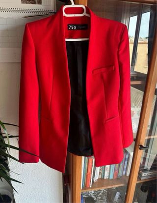 Traje sastre Zara rojo