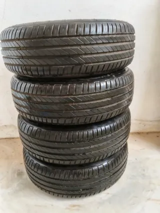 4Neumáticos BFGoodrich 215/65 R16 + 1 de repuesto