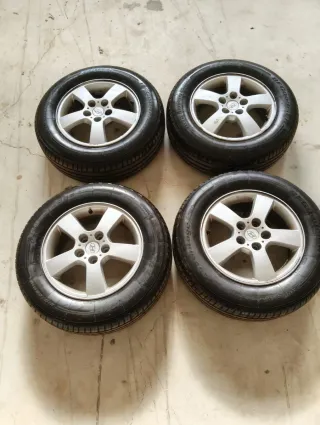 4Neumáticos BFGoodrich 215/65 R16 + 1 de repuesto