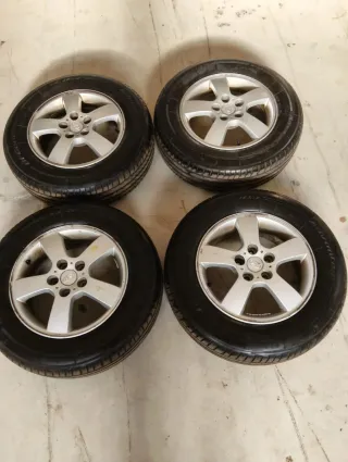 4Neumáticos BFGoodrich 215/65 R16 + 1 de repuesto