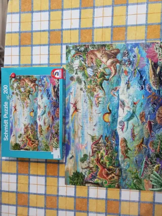 3 Puzzles y juguete de tiburón.