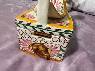 Pieza cerámica antigua decorada