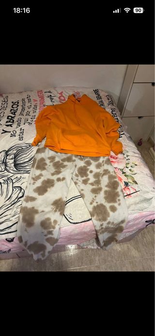 Conjunto chándal naranja y beige