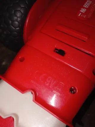 LIQUIDACIÓN 2026 Coche de juguete rojo y blanco