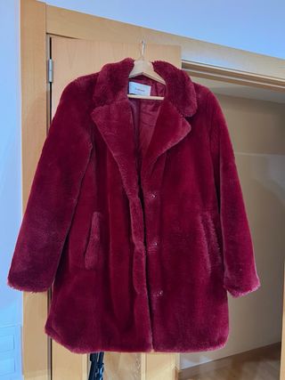 Abrigo pelo rojo