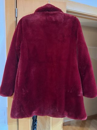 Abrigo pelo rojo