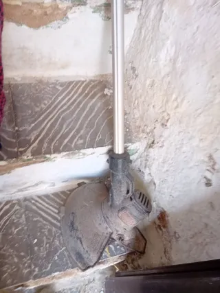 Cortabordes Black+Decker Naranja