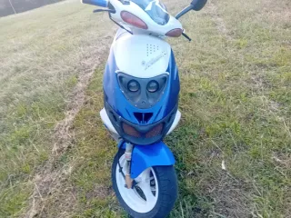 Scooter Suzuki