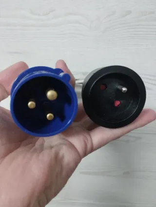 Adaptador caravana 2 polos 10/16A