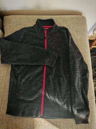 Felpa sportiva grigia con zip rosa