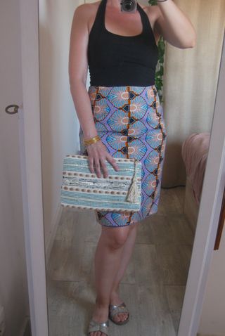 Pochette multicolor con detalles pailletados