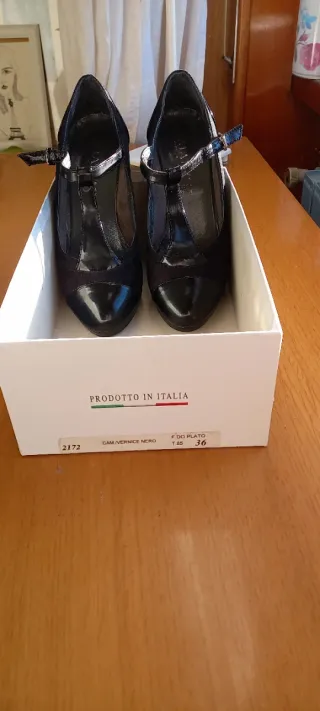 Scarpe eleganti nere con tacco