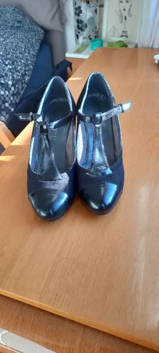 Scarpe eleganti nere con tacco