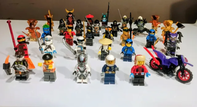 30 Mini Figuras LEGO Ninjago + Moto