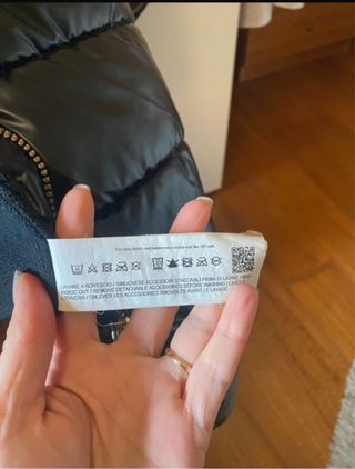 Piumino nero lucido sintetico