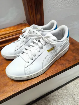 Zapatillas Puma Blancas con Detalles Azules