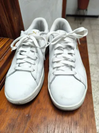 Zapatillas Puma Blancas con Detalles Azules