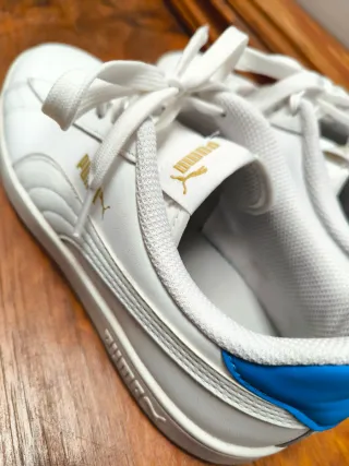 Zapatillas Puma Blancas con Detalles Azules