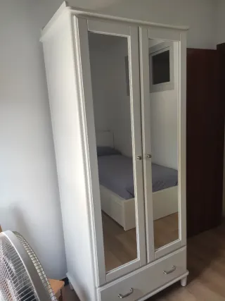 Armario Ikea 2 puertas espejo y cajón