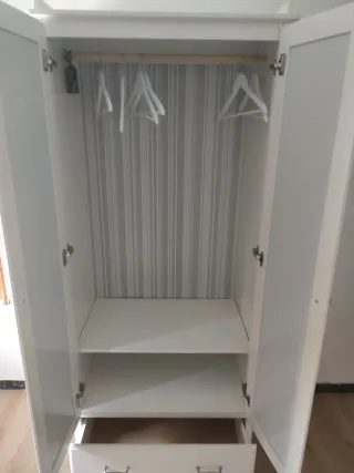 Armario Ikea 2 puertas espejo y cajón