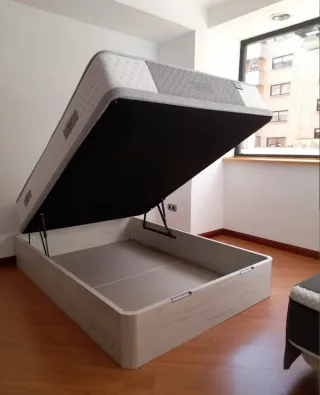 Canapé y Colchón Beige y Gris