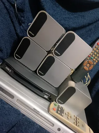 Reproductor DVD BOMAN + 5 altavoces + TDT regalo