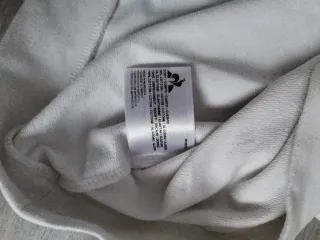 Sudadera blanca con logo