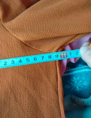 Blusa dorada con encaje