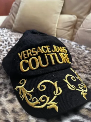 Cappello Versace Jeans Couture nero e oro