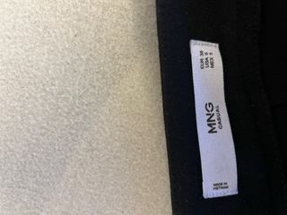 Falda corta negra con bolsillos