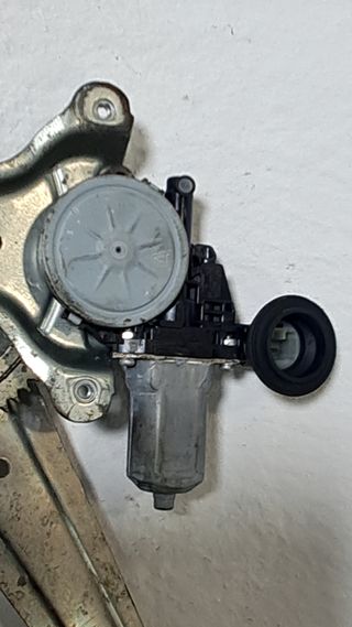 ELEVALUNAS TRASERO DERECHO LEXUS RX300 (MCU15)