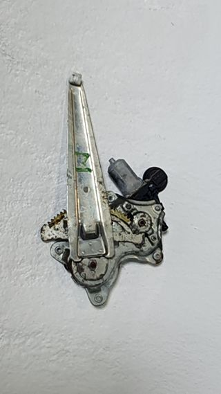 ELEVALUNAS TRASERO DERECHO LEXUS RX300 (MCU15)