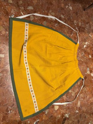 Delantal regional niña